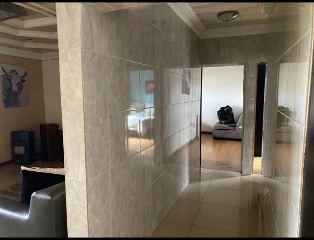 2 BEDROOM HOUSE FOR SALE IN TSAKANE